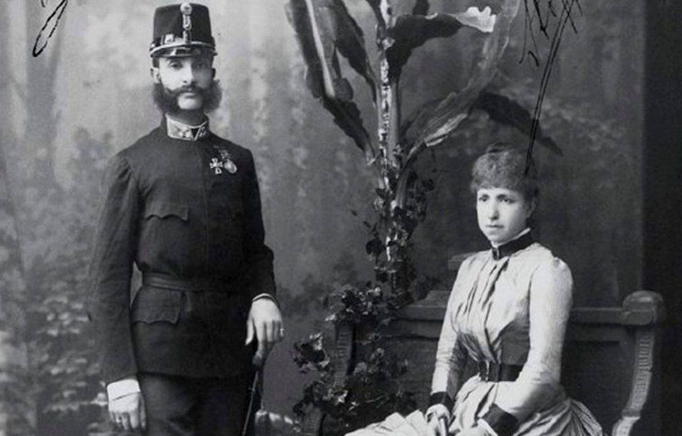 Alfonso XII y María Cristina.