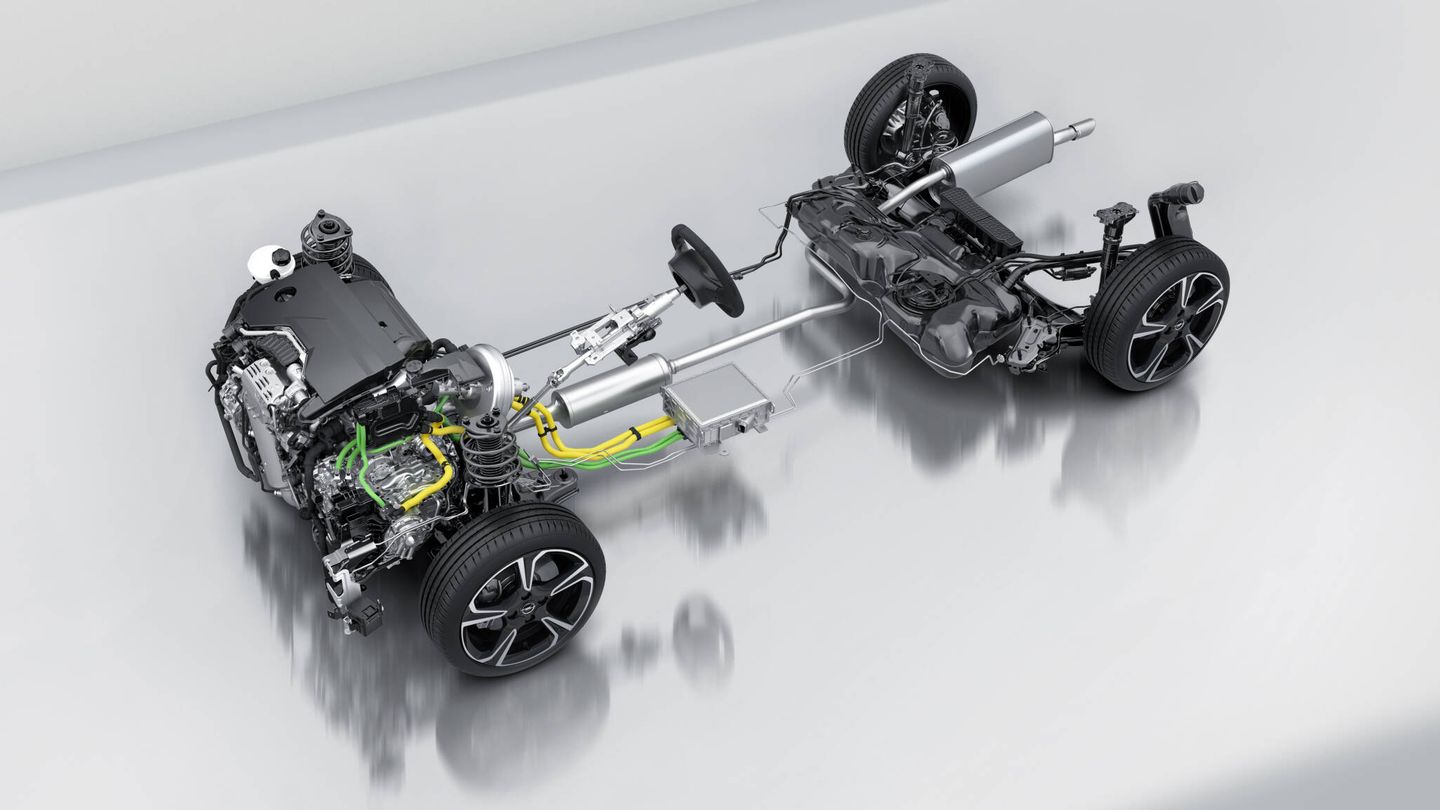 La batería del sistema de 48 V del Corsa Hybrid va situada bajo la plaza delantera izquierda.