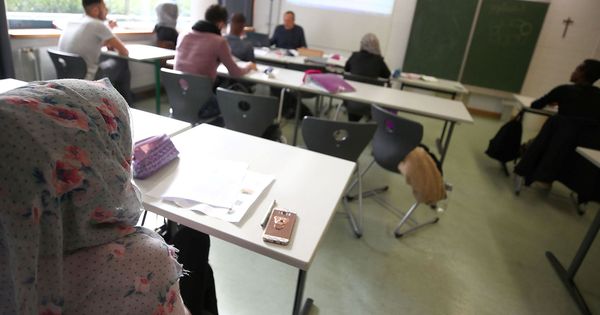 Foto: Migrantes estudian en una escuela de Weiden, Alemania. (Reuters)