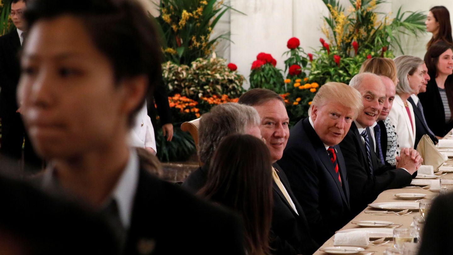 La delegación estadounidense durante un almuerzo en el Istana de Singapur, el 11 de junio de 2018. (Reuters)