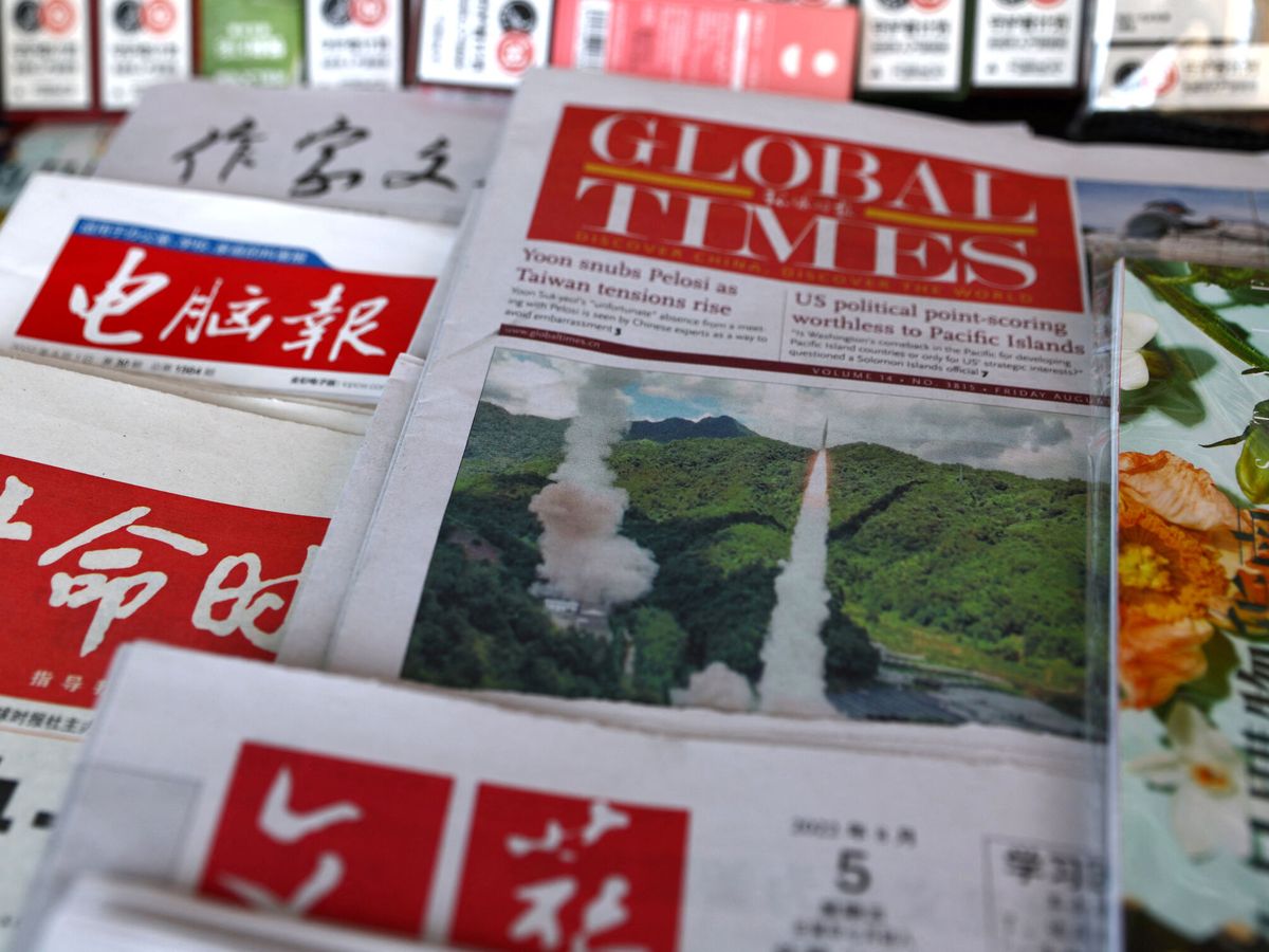 Foto: La portada del periódico oficialista chino 'Global Times'. (Reuters/Tingshu Wang)