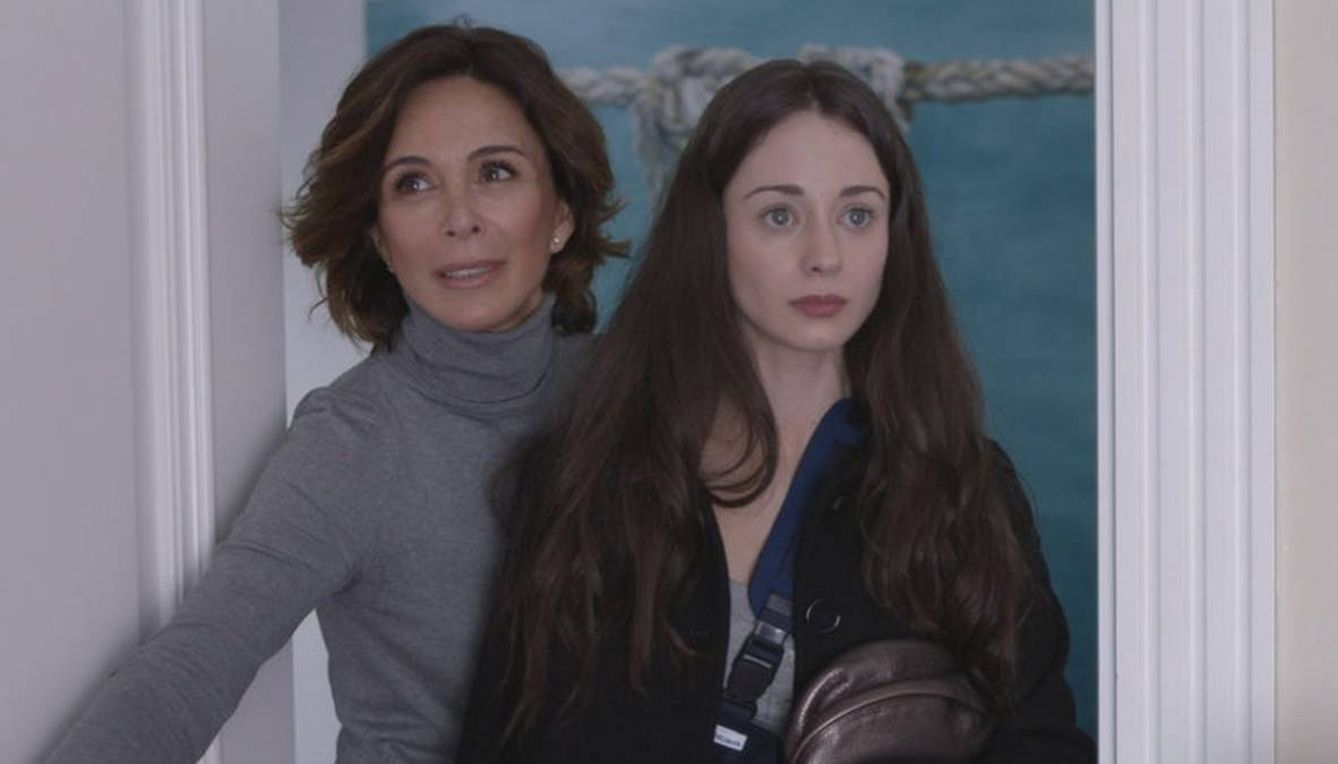 Lydia Bosch junto a Elena Rivera en 'La verdad'. (Telecinco)