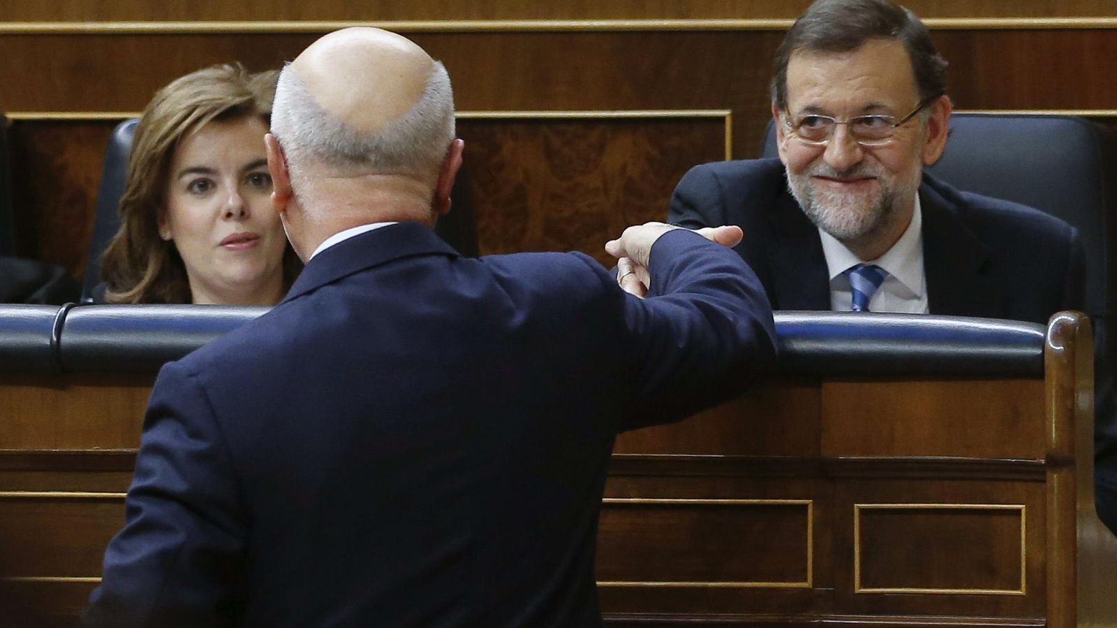 Foto: Duran i Lleida saluda a Mariano Rajoy en el Congreso de los Diputados. (EFE)