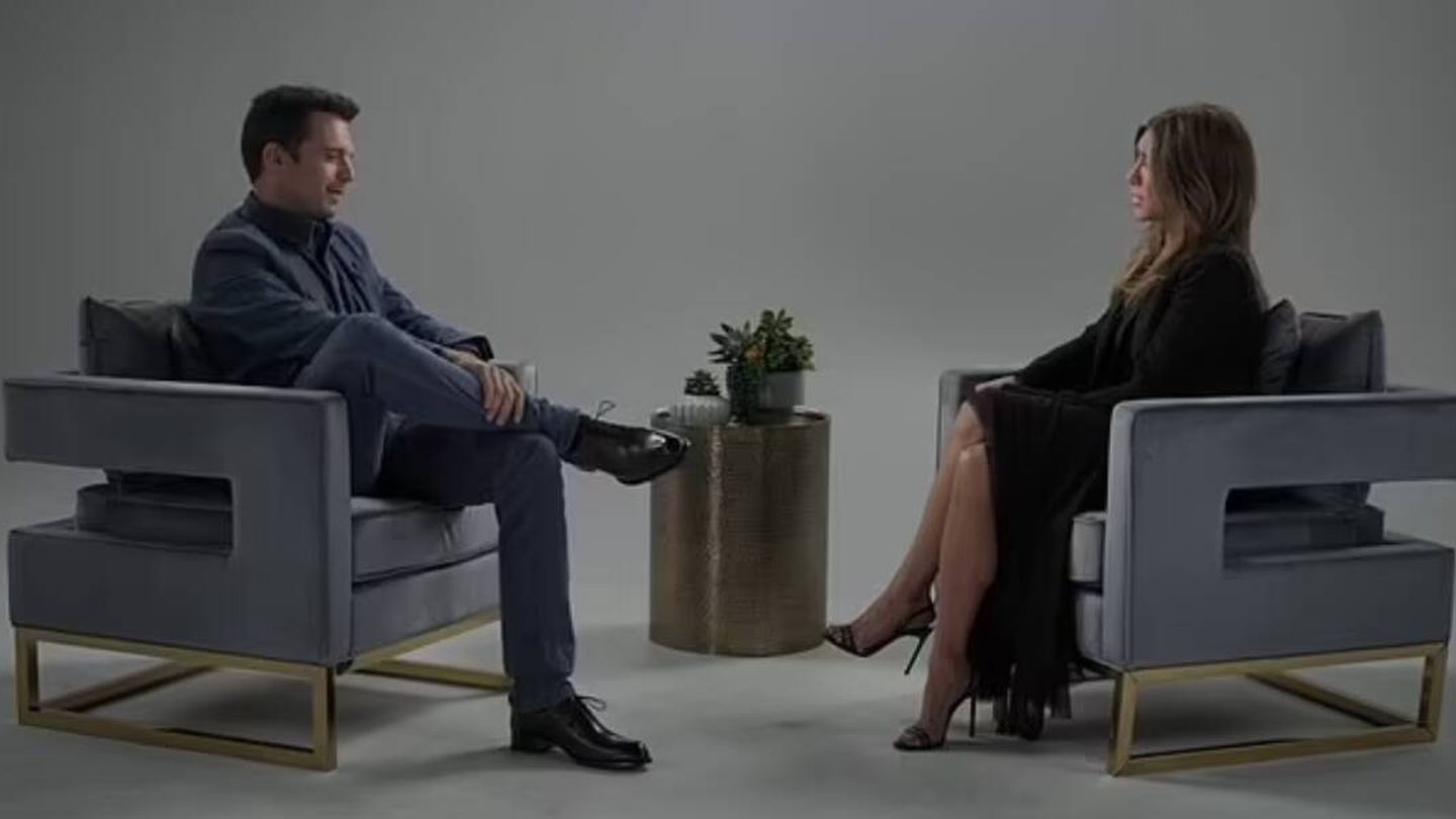 Sebastian Stan y Jennifer Aniston charlan para 'Variety'. (YouTube)