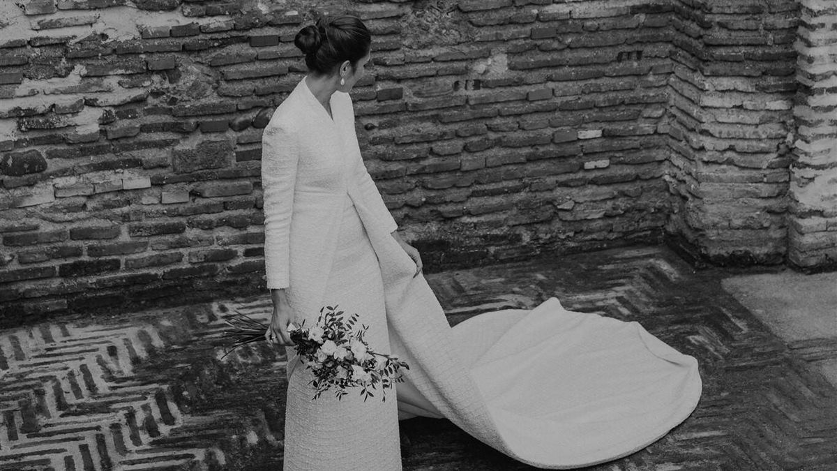 Una falda de tweed para tres looks de novia: así deslumbró Ester el día de su boda