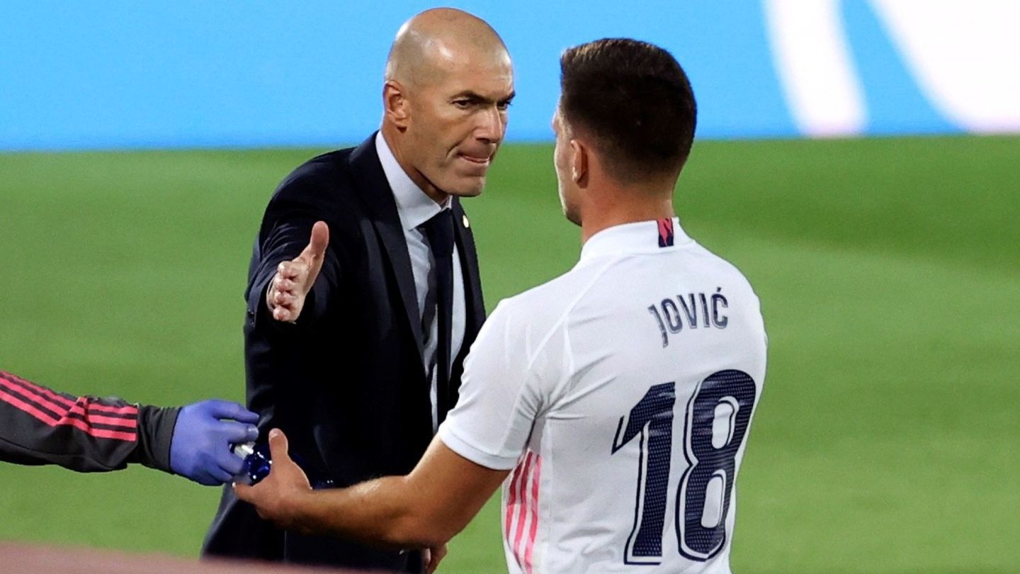 Jovic y Zidane nunca terminaron de conectar. (EFE)