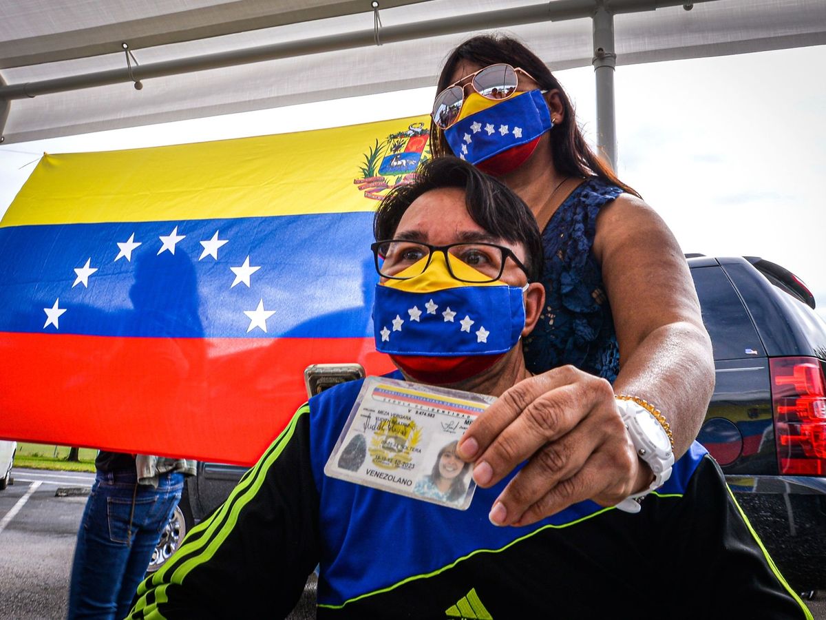 Foto: Venezolanos en miami participan en la consulta convocada por la oposición. (EFE)