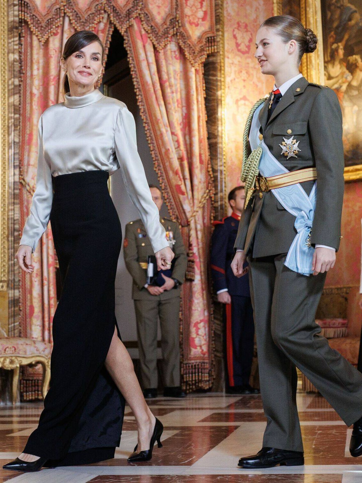 Doña Letizia y la princesa Leonor, durante el acto. (Europa Press)