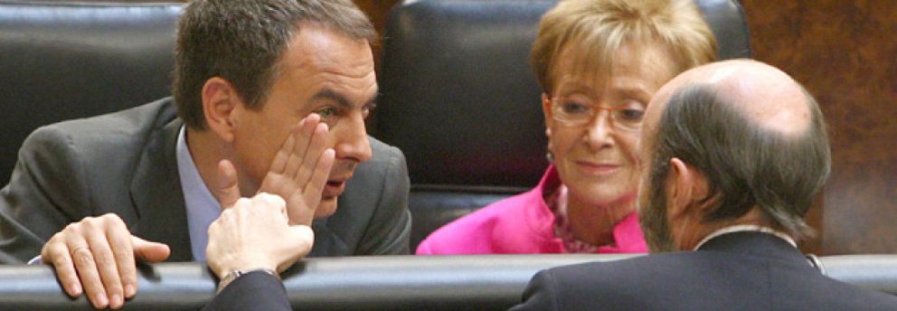 Foto: Rubalcaba a Zapatero: "Pagaremos caro el enfrentamiento con Prisa porque les vamos a necesitar"