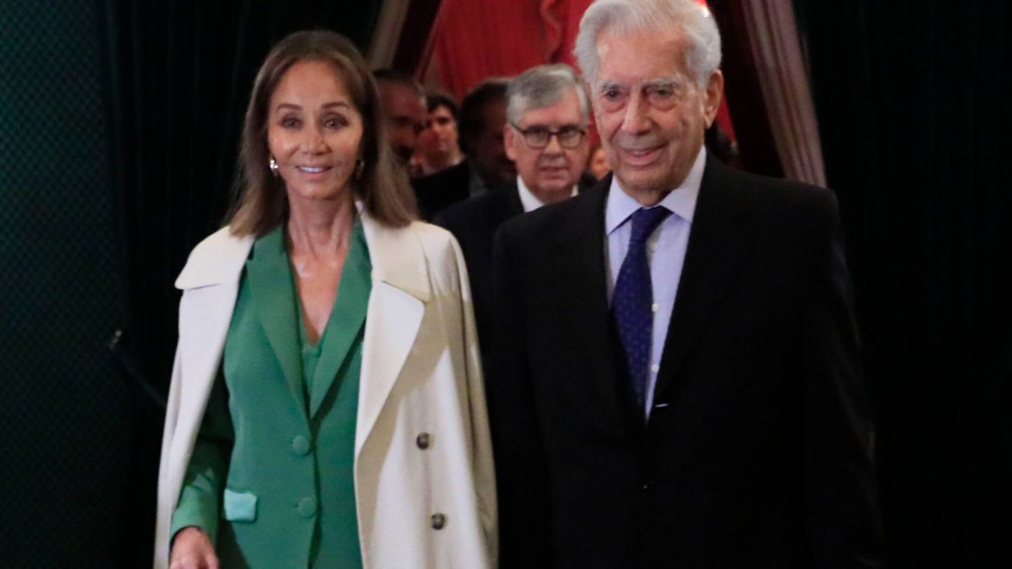 Isabel Preysler y Mario Vargas Llosa, en los premios 'Madrileño del Año'. (EFE/Fernando Alvarado)