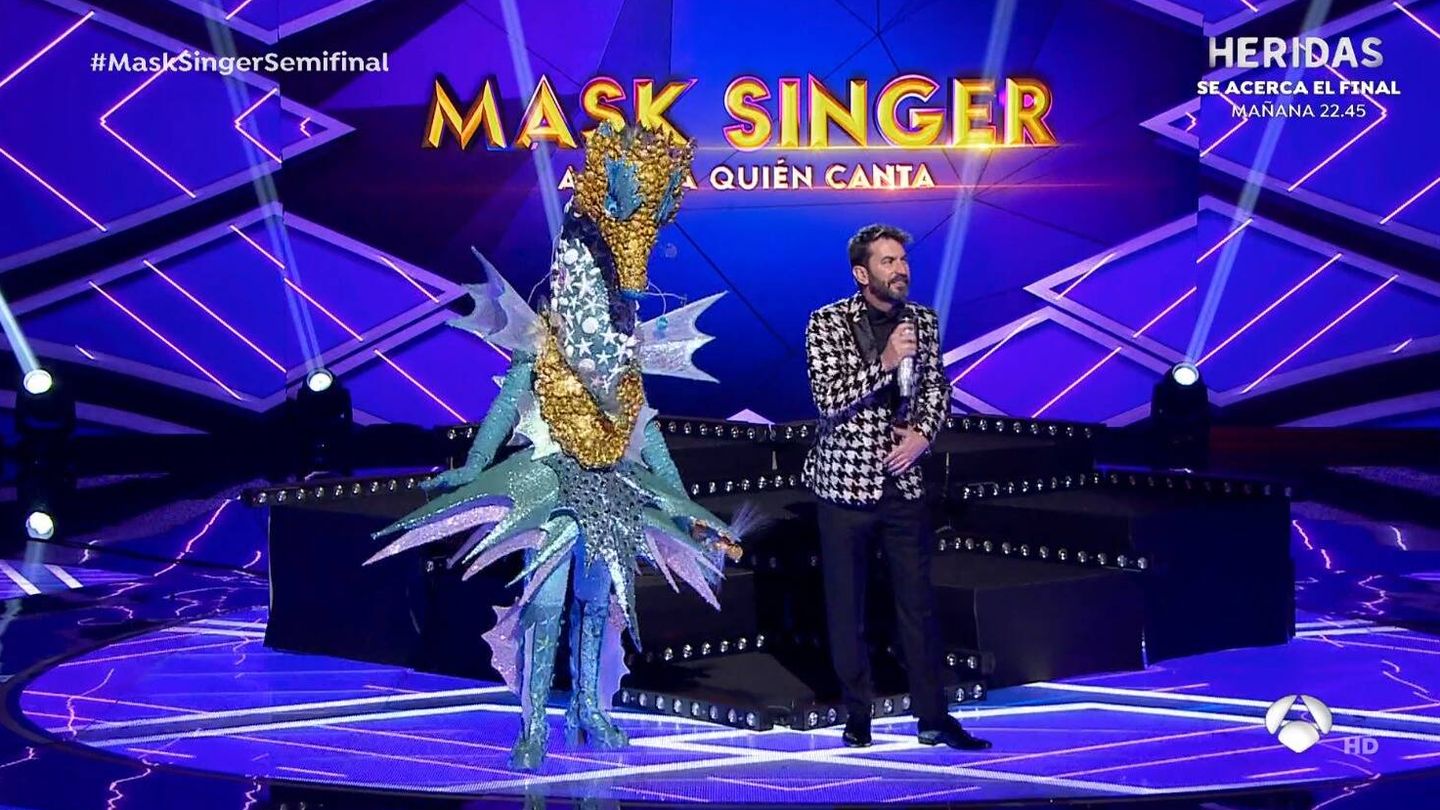 Caballito de mar y Arturo Valls en 'Mask Singer'. (Atresmedia Televisión)