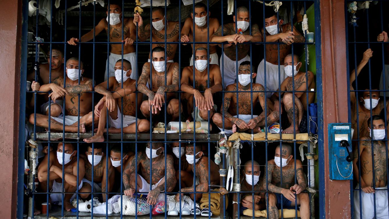 Foto: Miembros de las maras encarcelados en El Salvador. (Reuters/José Cabezas)