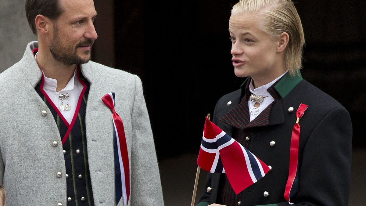 La fría relación entre Marius Borg y su padrastro, el príncipe Haakon de Noruega