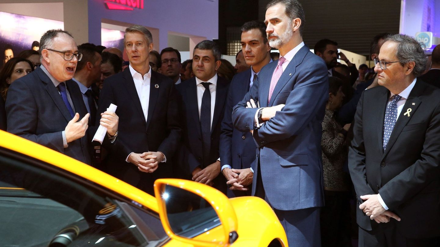 Felipe VI junto a Pedro Sánchez y Quim Torra durante la inauguración del MWC. (EFE)