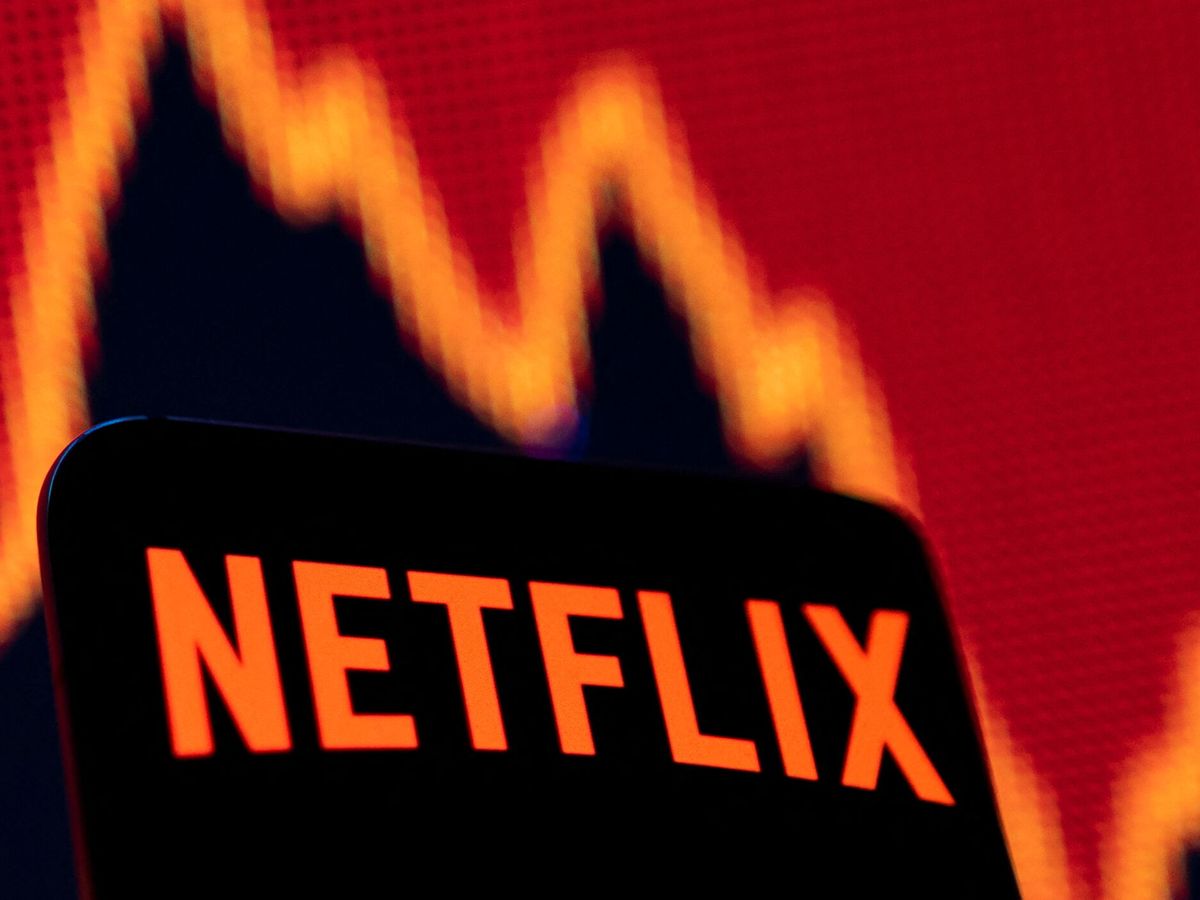 Foto: Ilustración de Netflix con sus caídas en bolsa. (Reuters/Dado Ruvic)