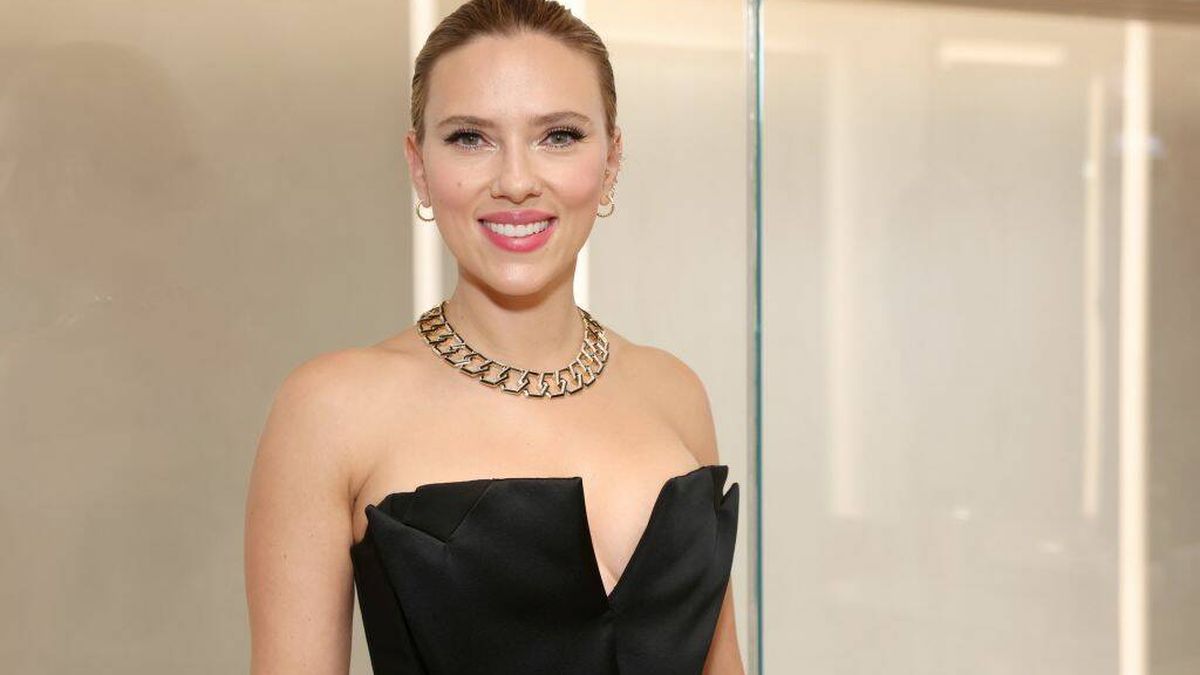 Rachel Weisz y Scarlett Johansson tienen un truco de moda infalible