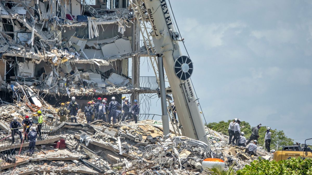 El derrumbe del edificio de Miami ya deja 11 muertos y 150 desaparecidos