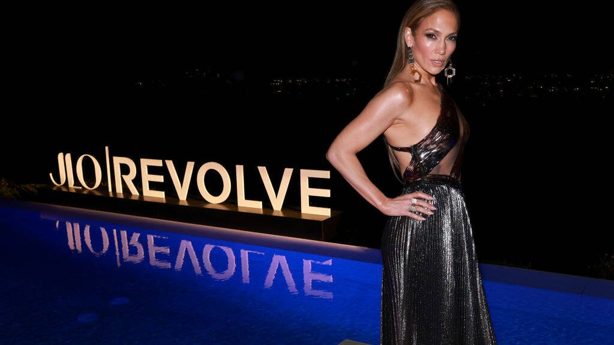 Jennifer Lopez reivindica el taconazo y el brillo en el lanzamiento de su colección de calzado 