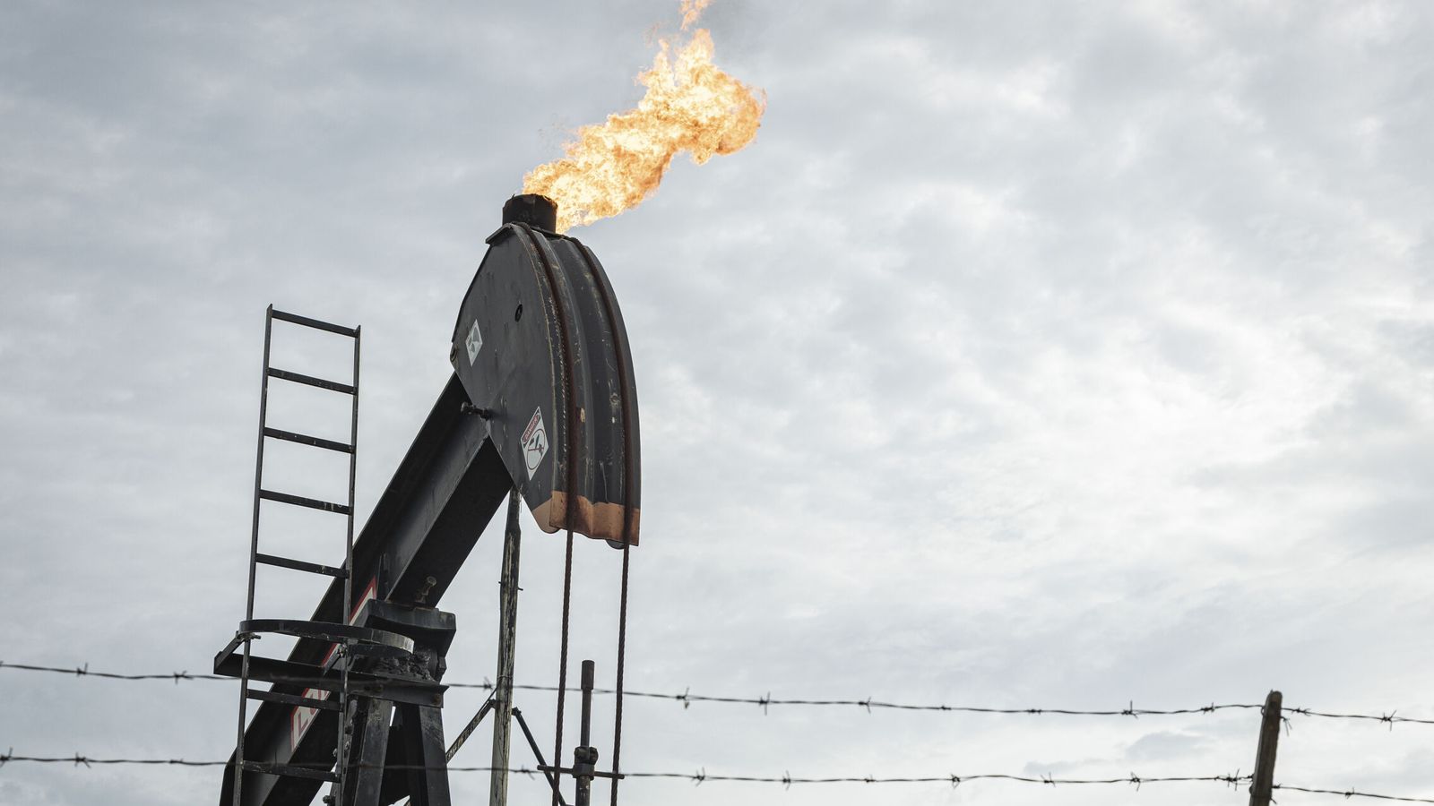Estados Unidos toma el control del 20% del petróleo de Venezuela a cambio de 100.000 millones