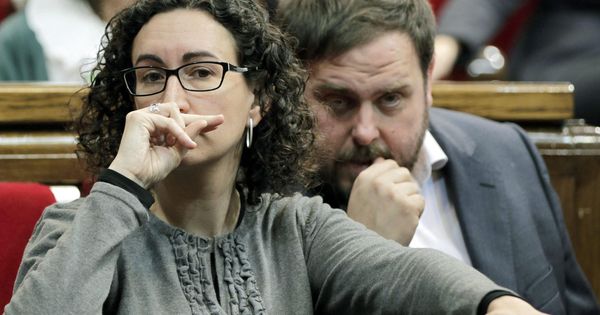 Foto: Imagen de archivo de Oriol Junqueras junto a Marta Rovira en el Parlament. (EFE)