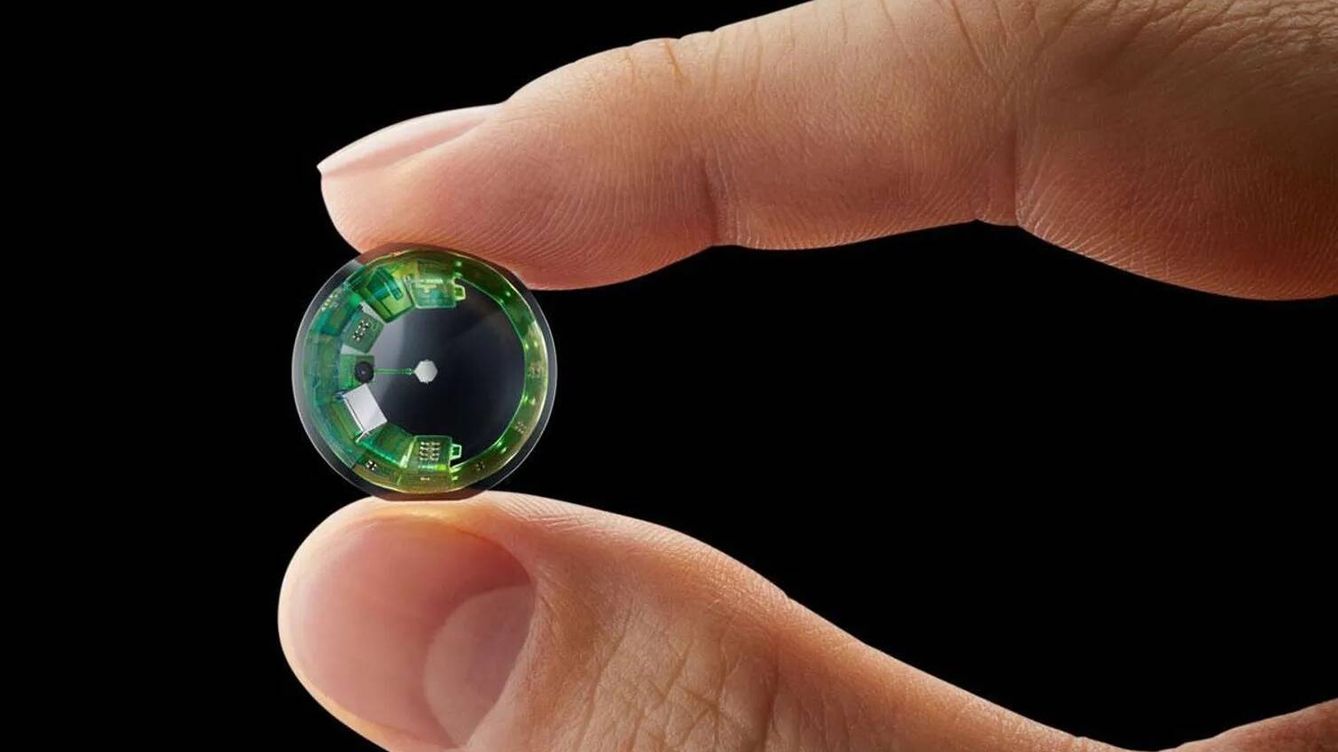 Foto: Unas lentillas que en el futuro podrán hacer mucho de lo que haces ahora con tu teléfono. (Mojo Vision)