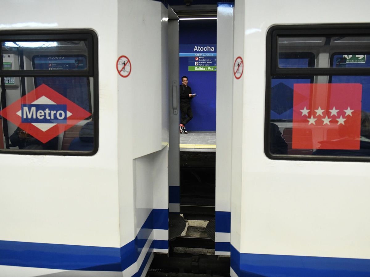 Foto: Dos vagones de Metro en una fotografía de archivo. (Europa Press/Fernando Sánchez)