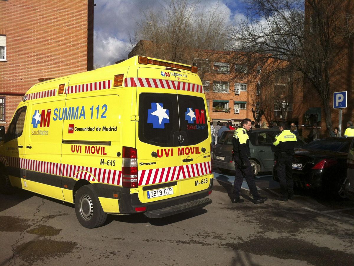Foto: Foto de archivo de una ambulancia en Madrid. (EFE)