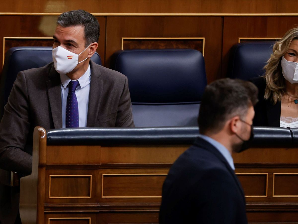 Foto: Sánchez y Rufián coinciden en un pleno en el Congreso. (EFE/Carlos Hidalgo)
