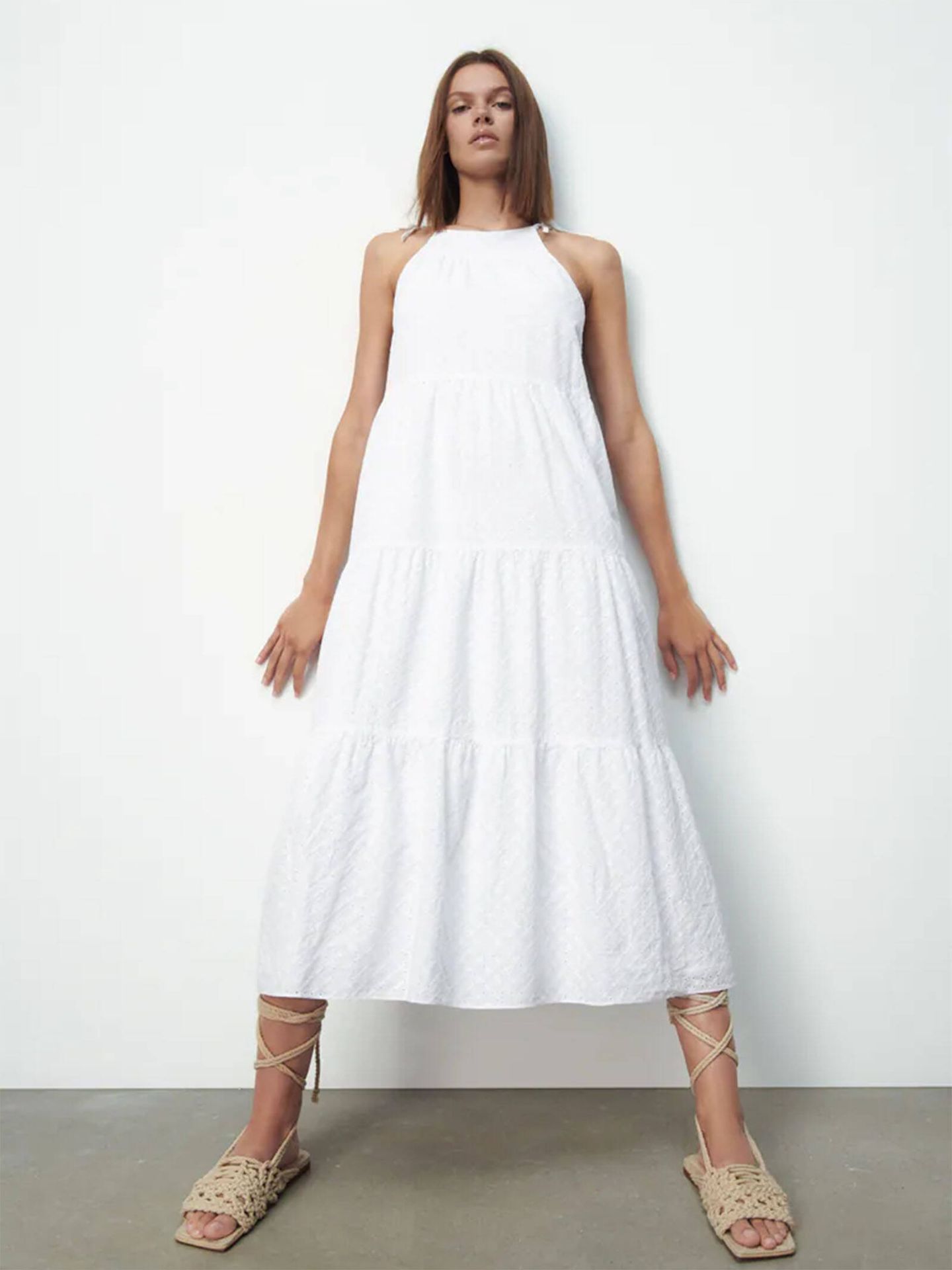 Vestido blanco para ser una novia 'made in Zara'. (Cortesía)