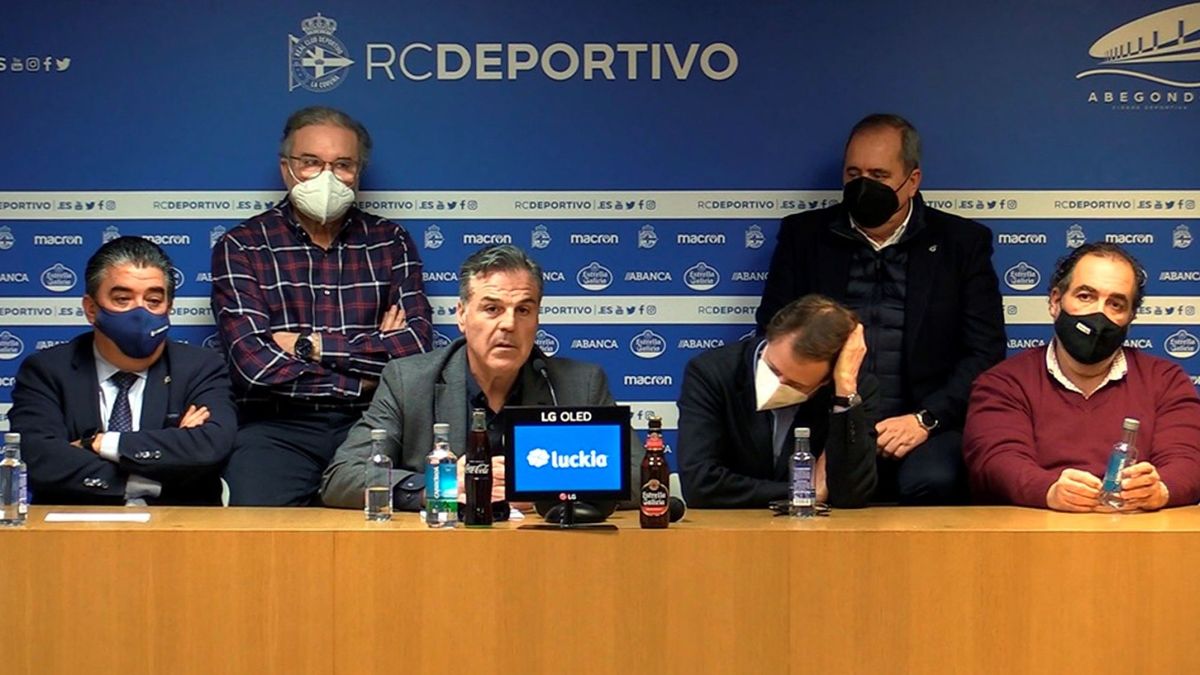 Salvar al Deportivo, un club en peligro de demolición si no lo remedia Abanca