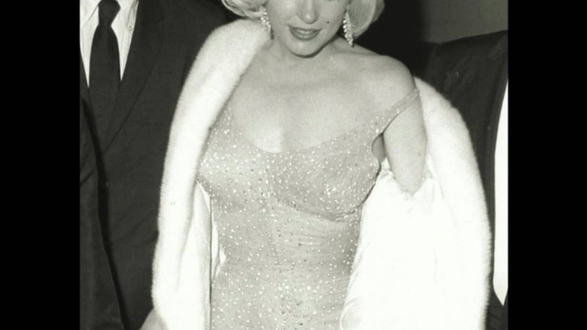 Se subasta por 5 millones el vestido con el que Marilyn Monroe felicitó a Kennedy