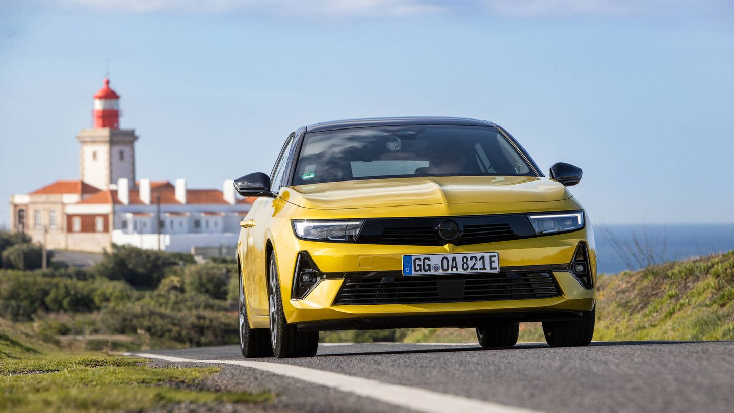 El nuevo Astra pone en juego el nuevo aire de familia de la marca, con el frontal 'Opel Vizor'.
