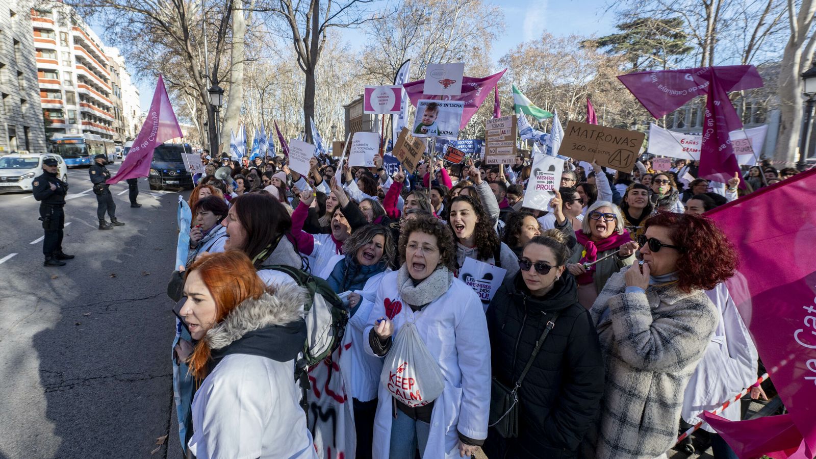 Concentración de enfermeras frente al Ministerio de Sanidad. (Europa Press/Alberto Ortega)