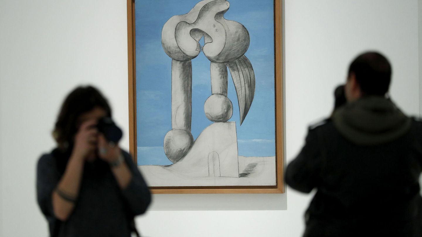 Obra de Picasso 'Figuras al borde del mar', en el Museo Reina Sofía (EFE Chema Moya)