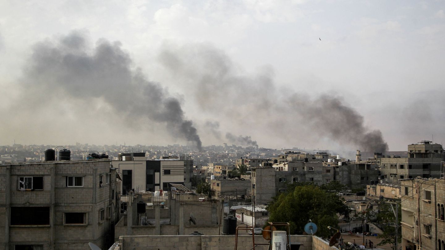 Smoke rises following Israeli strikes during an Israeli military operation in Rafah, in the southern Gaza Strip, May 28, 2024. REUTERS Hatem Khaled