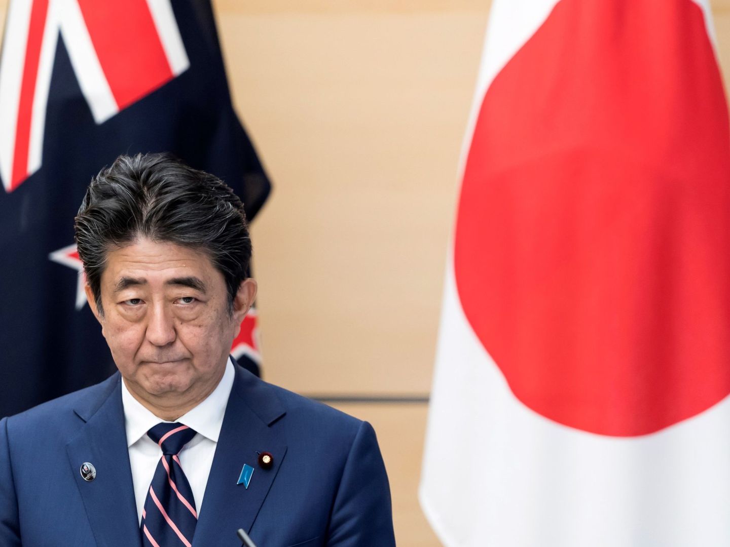 El primer ministro de Japón, Shinzo Abe, durante la visita de la 'primer' neozelandesa. (Reuters)