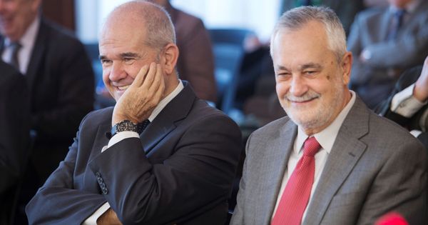 Foto: Manuel Chaves y José Antonio Griñán, durante el juicio de los ERE. (EFE)