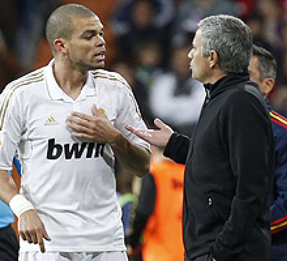 Foto: Mourinho impone su criterio al de la directiva y logra que Pepe siga en el Madrid un año más