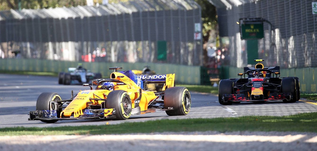 Fernando Alonso resistió ante Max Verstappen en el Gran Premio de Australia y terminó quinto. (Imago)