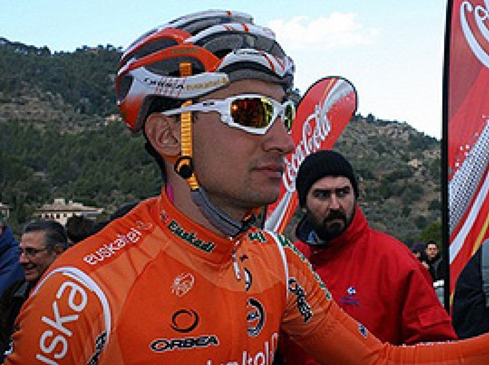 Foto: Víctor Cabedo, ciclista del Euskaltel, fallece tras ser atropellado mientras entrenaba