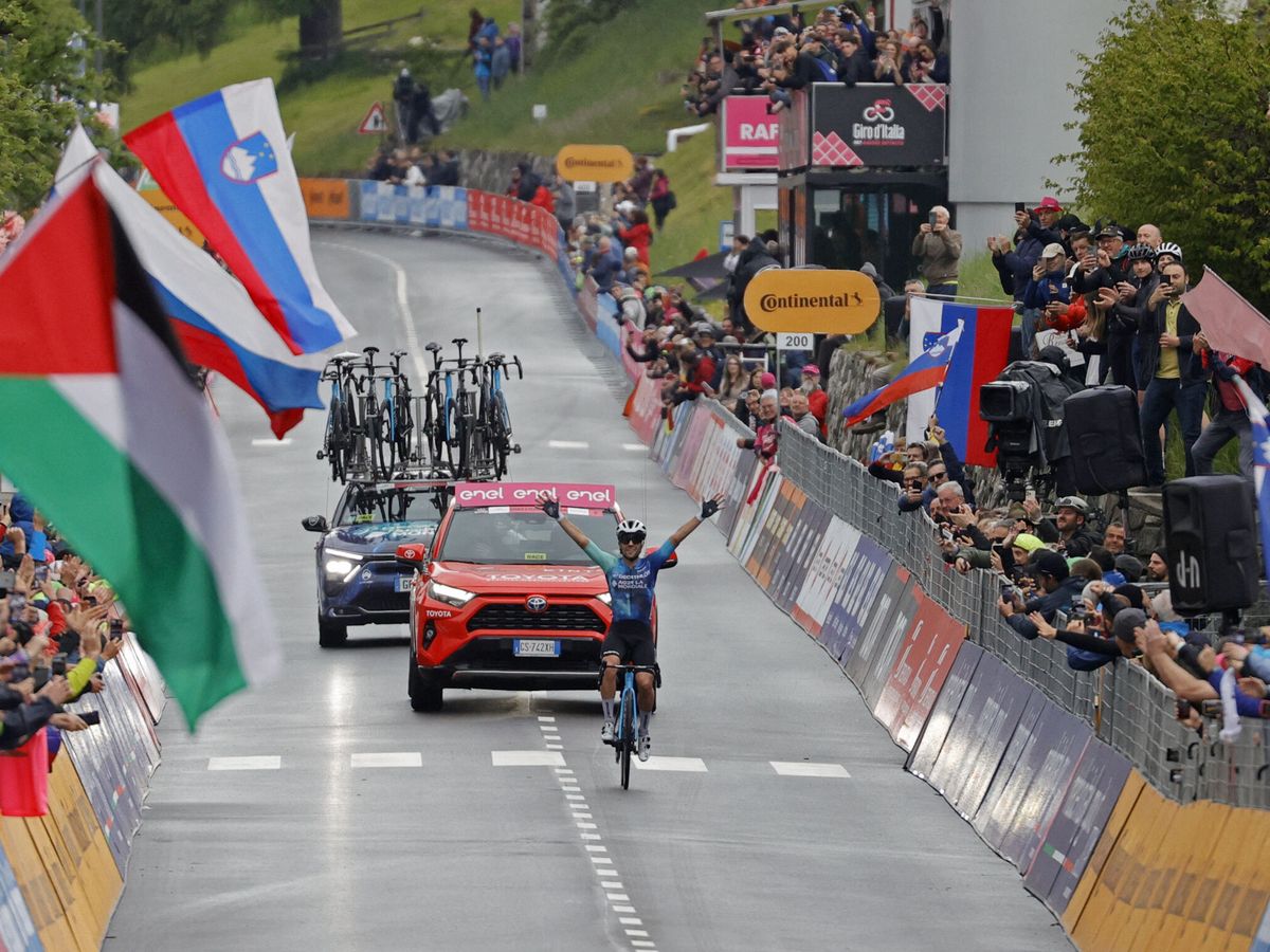 Foto: Vendrame ganó la decimonovena etapa del Giro. (Reuters/Ciro de Luca)