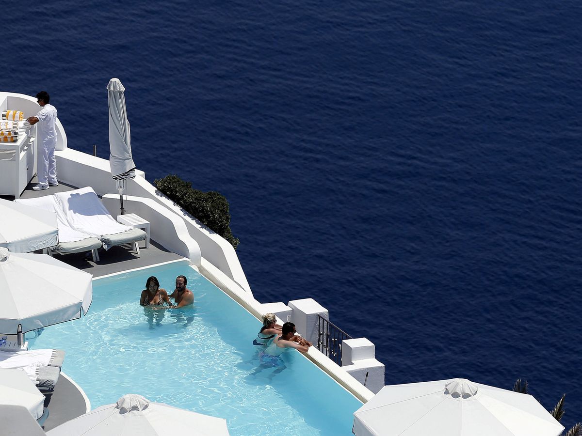 Foto: Un hotel en Santorini, Grecia. (Reuters)