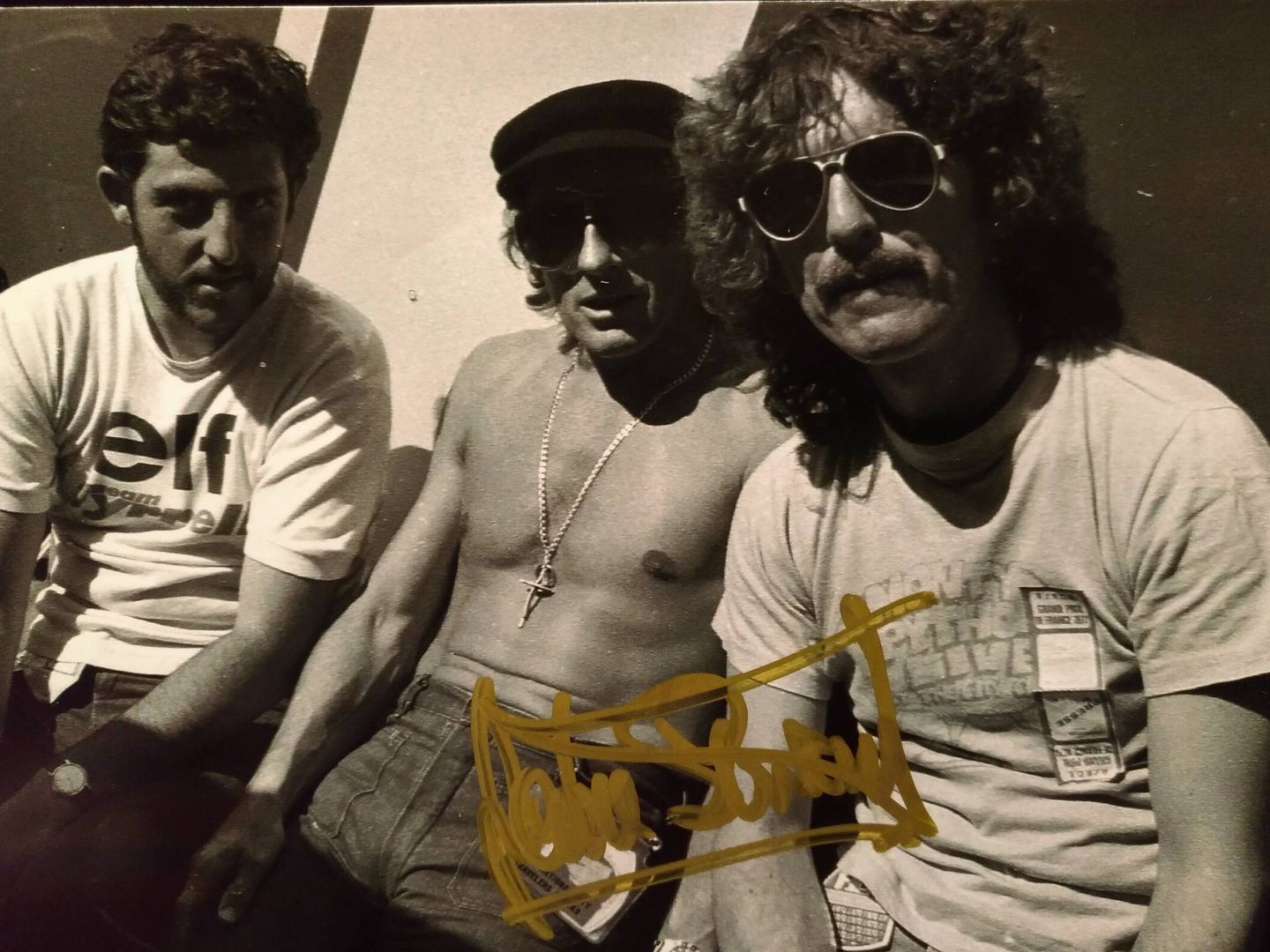 José María Rubio, con Jackie Stewart y George Harrison, gran amante de la F1. (José María Rubio)