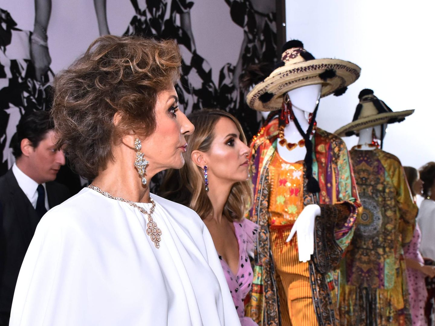Suegra y nuera en la exposición 'Naty Abascal Fashion Exhibition' en México.  (Cordon Press)