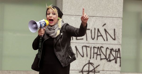 Foto: Imagen de archivo de Melisa Domínguez, representante de Hogar Social Madrid que este sábado se unió a una de las protestas de los chalecos amarillos. (EFE)