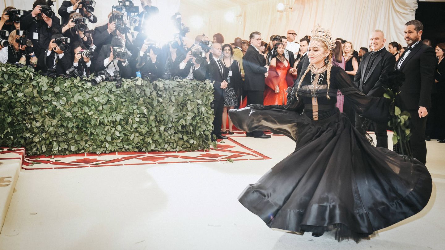 Madonna en la gala del MET. 'Heavenly Bodies: Fashion'. 