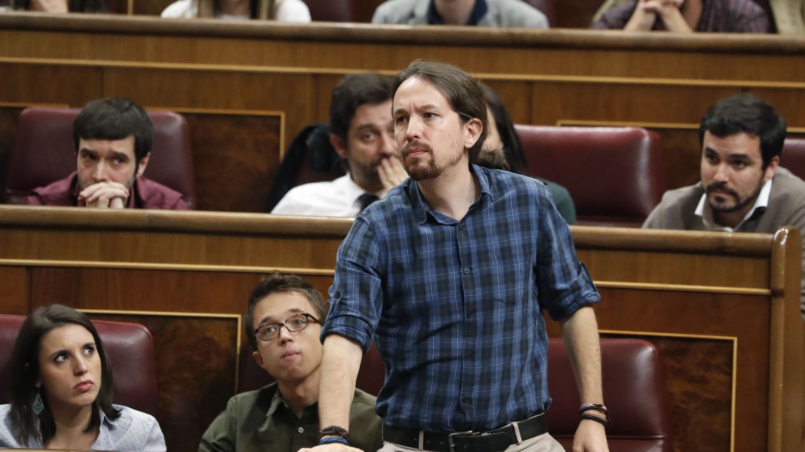 Foto: El líder de Podemos, Pablo Iglesias, durante las votaciones del debate de investidura de Mariano Rajoy, el pasado mes de octubre. (EFE)