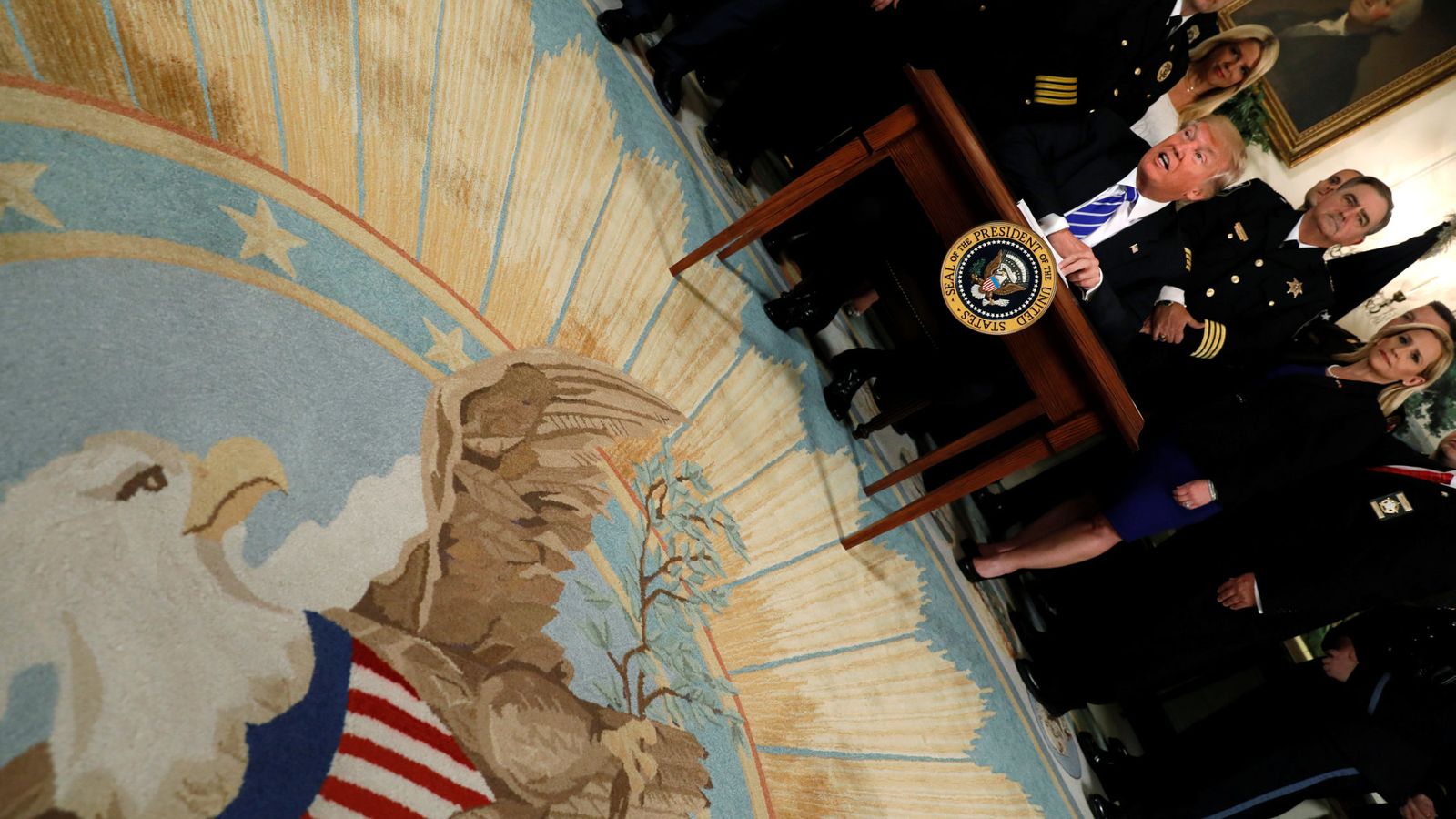 Foto: Donald Trump durante la firma de dos leyes en la Casa Blanca, el 2 de junio de 2017. (Reuters) 