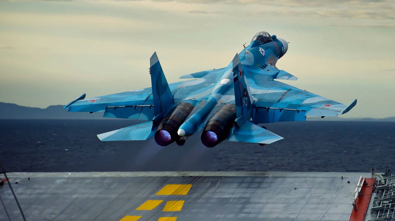 Un caza Su-33 como los que van a bordo del portaaviones 'Kuznetsov'.