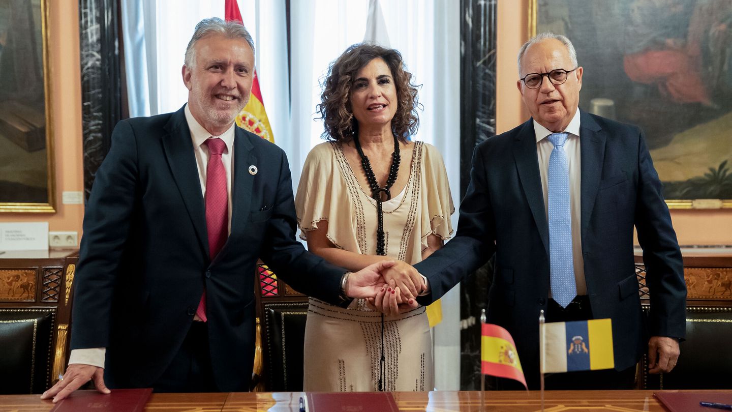 Torres, Montero y Curbelo, en el Ministerio de Hacienda. (EFE/J. P. Gandul) 